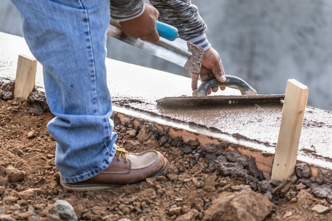 A concrete team worker using a trowel in Tulsa Oklahoma